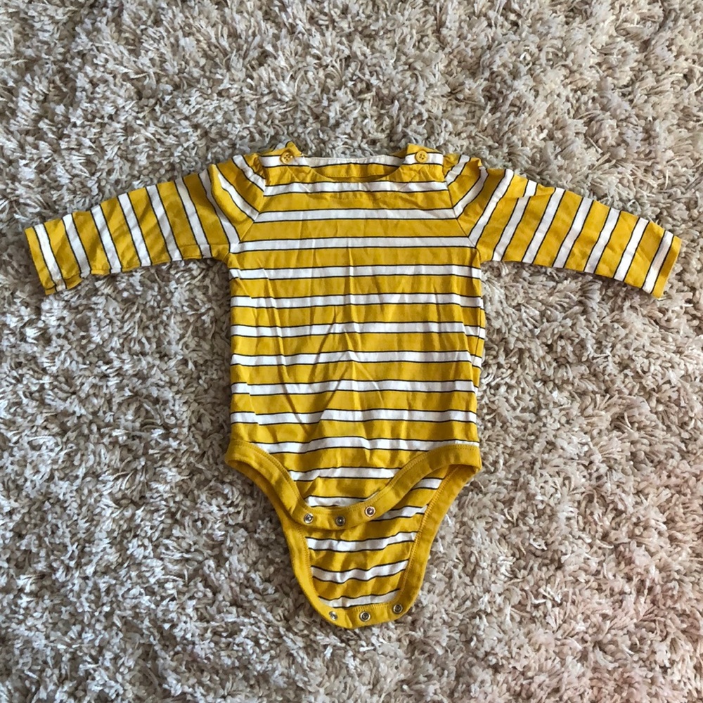 Baby Gap Bodysuit 6-12 Months - Yellow Stripes